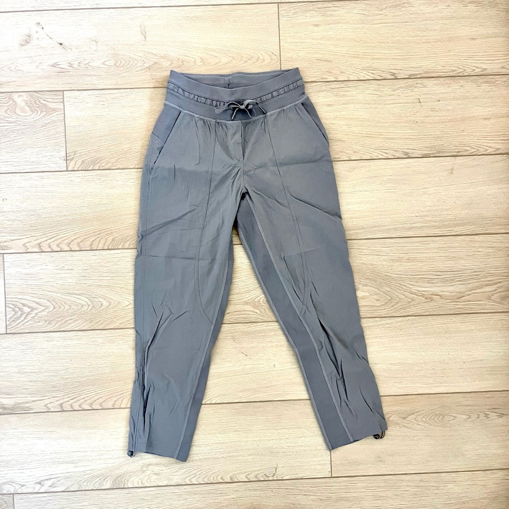 Lululemon grey capri joggers, worn once size 2